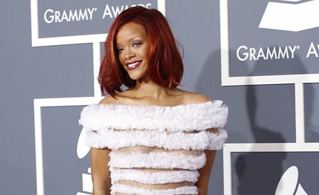 Grammy 2001: Rihanna v atech Jeana Pauls Gaultiera