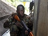 Voják loajální Alassane Ouattarovi v Abidanu