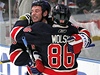 eský hokejista New Yorku Rangers Václav Prospal (vlevo) slaví v NHL jeden ze dvou gól do sít Bostonu Bruins