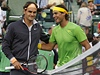 Roger Federer (vlevo) a Rafael Nadal