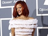 Zpvaka Rihanna v atech Jeana Paula Gaultiera na letoních Grammy 