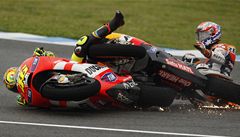 Kolize: Casey Stoner a Valetino Rossi