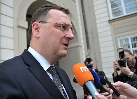 Premiér Petr Neas po jednání s prezidentem Václavem Klausem, kterému na Praský hrad donesl rezignaci Víta Bárty (VV)