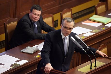Ministr obrany Alexandr Vondra a ministr financí Miroslav Kalousek.