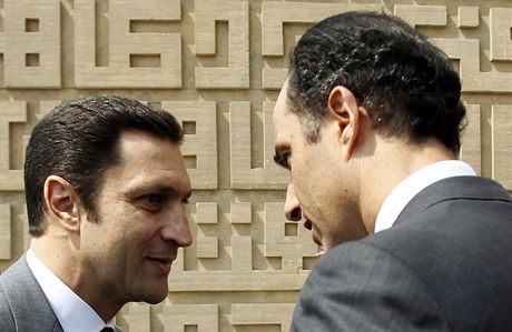 Synové bývalého egyptského prezidenta Husního Mubaraka - Gamál a Alá 