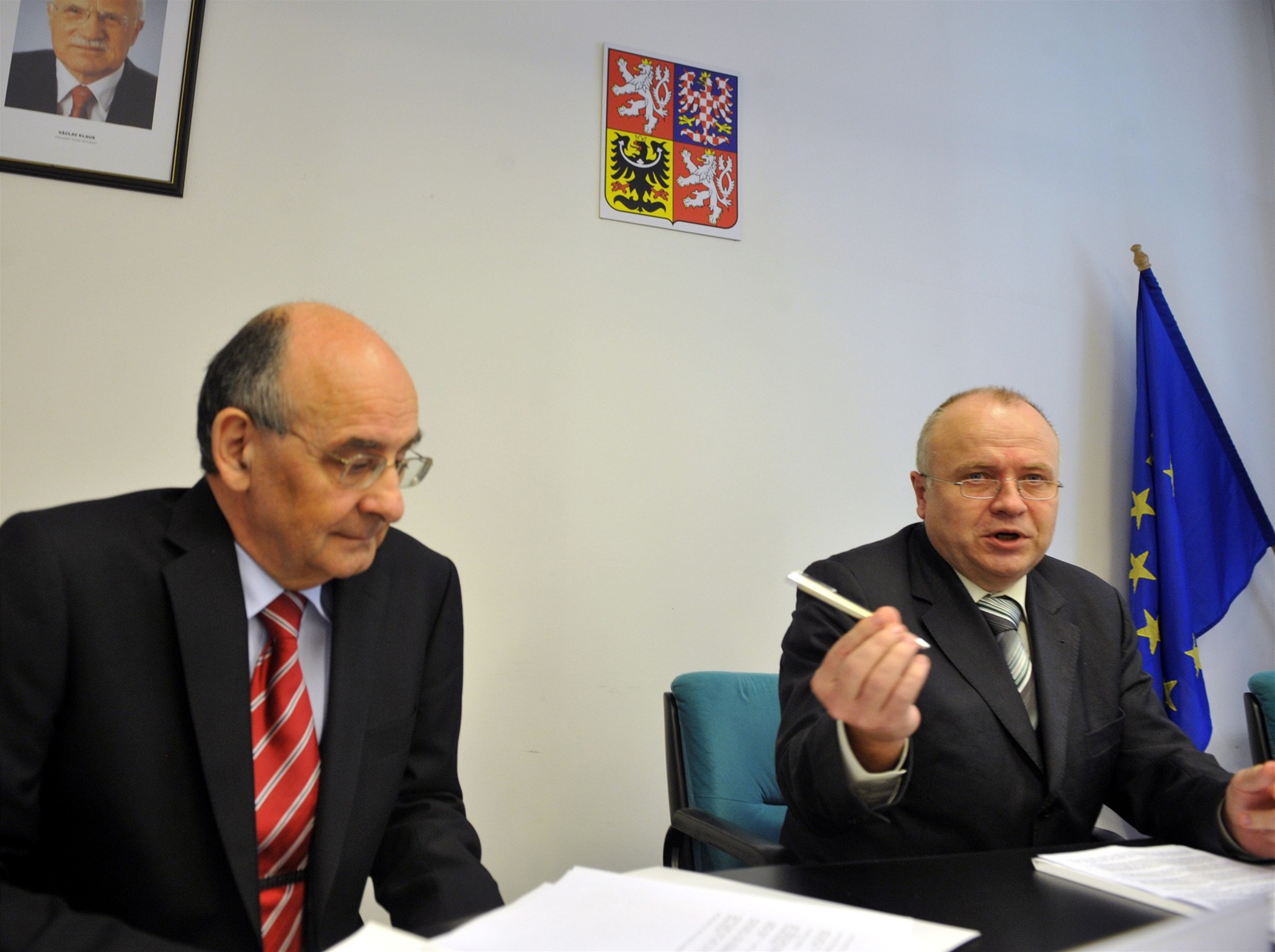 P�edseda Ú�adu pro ochranu osobních údaj� (ÚOOÚ) Igor N�mec (vpravo) a místop�edseda ÚOOÚ Antonín �usta (vlevo) 