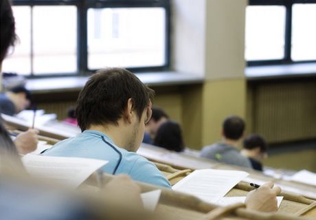 Studenti na vysoké kole - ilustraní foto