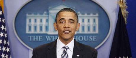 Barack Obama na tiskové konferenci, kde ukázali novinám jeho rodný list