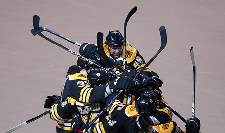 Radost hokejistů Bostonu.