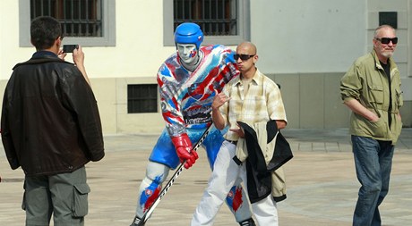 Figurny hokejist se staly pedmtem zjmu turist.