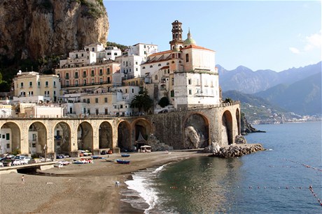 Pobeí nedaleko msto Amalfi