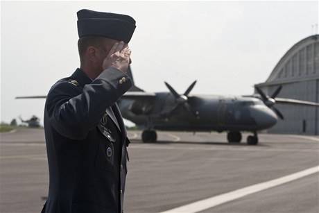 Rozlouení s vojenským dopravním letounem Antonov An-26