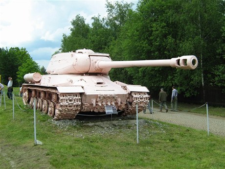 Pvodn tank ze Smchova, kter slou jako pouta vojenskho muzea Leany