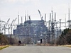 ernobyl se tvrtstoletí po jaderné havárii zaíná mnit z noní mry energetik v turistickou atrakcí. Na snímku silueta havarované elektrárny. 