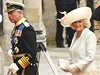 Princ Charles a Camilla pijídí na svatbu