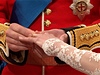 William nasazuje Kate svatební prsten, sám pitom ádný nosit nebude