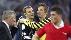 Manuel Neuer a Van der Sar.