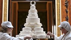 Svatební dort pro Williama a Kate, fotografovaný uvnit� Buckinghamského paláce