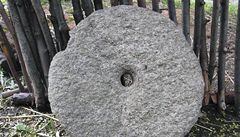  Tisíc let starý kámen na mletí obilí nazývaný ernov nael mu nedaleko Mladé Boleslavi. Nález je výjimený, rotaní kamenný mlýnek s prmrem 40 centimetr je toti vcelku. 