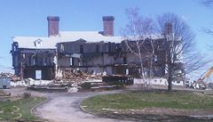 Dm, který inspiroval spisovatele Fitzgeralda k napsání románu Velký Gatsby, byl srovnán se zemí.