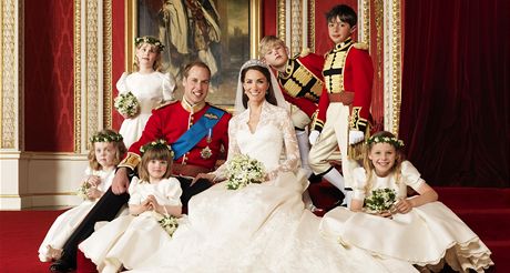 Oficiln svatebn fotografie vvodkyn a vvody z Cambridge s druikami a paty z Buckinghamskho palce