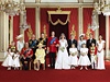 Oficiální rodinná svatební fotografie z Buckinghamského paláce