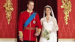 Oficiální svatební fotografie vévody a vévodkyně z Cambridge z Buckinghamského paláce