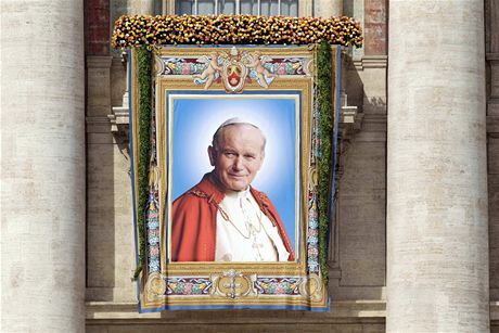 Gobelín z podobiznou Jana Pavla II. na Bazilice svatého Petra ve Vatikán