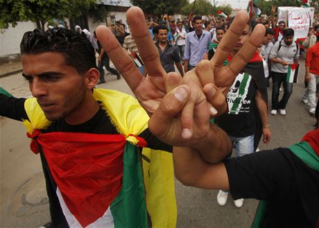 A ije jednota. Palestinci oslavují usmíení Fatahu a Hamásu. 