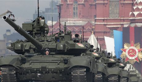 Tanky na vojenské pehlídce v Moskv