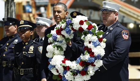 Obama po Usámov smrti poloil vnec na míst, kde stálo WTC