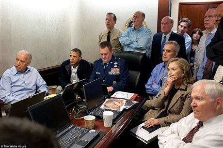 Obamv tým sleduje pímý penos zásahu na sídlo bin Ládina