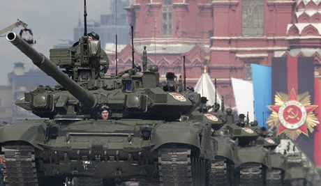 Tanky na vojenské pehlídce v Moskv