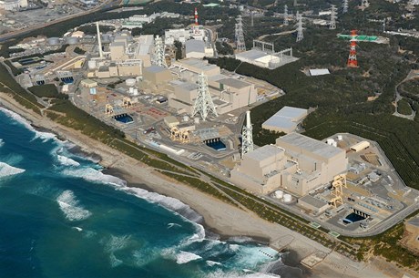 Letecký snímek japonské jaderné elektrárny Hamaoka 