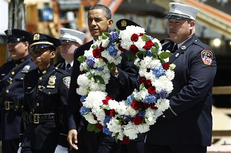 Obama po Usámov smrti poloil vnec na míst, kde stálo WTC