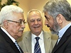 Pedseda Fatahu Mahmúd Abbás  (vlevo) a vdce Hamásu Chálid Mial