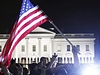 Lidé slaví ped Bílým domem smrt Usáma bin Ládina