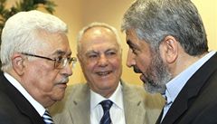 P�edseda Fatahu Mahmúd Abbás  (vlevo) a v�dce Hamásu Chálid Mi�al