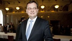 Petr Neas se na návtvníky Kramáovy vily neustále smál.