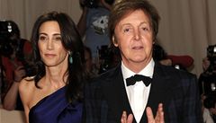 Paul McCartney s pítelkyní Nancy Shevell.