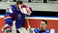 Smutní slovenští hokejisté (Miroslav Šatan v popředí)