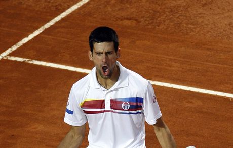 Novak Djokovi slaví dalí titul a výhru nad Rafaelem Nadalem.