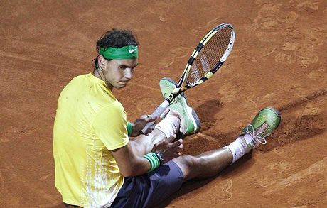 Rafael Nadal v souboji s Novakem Djokoviem.