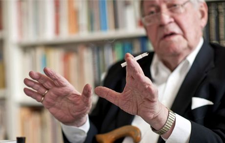 Bývalý nmecký kanclé Helmut Schmidt