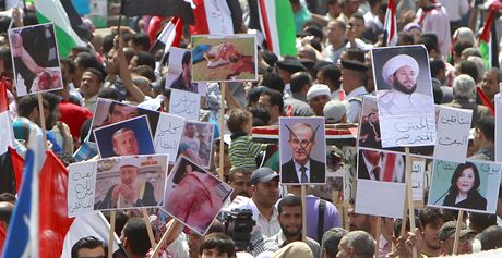 Demonstranti na káhirském námstí Tahrír podporují zahraniní arabské boue