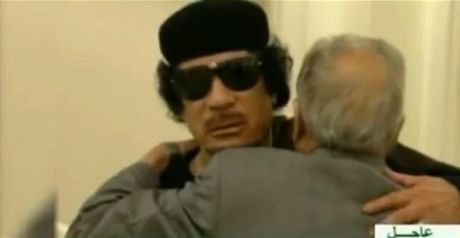 Libyjská televize ukázala údajn erstvé zábry Kaddáfího. 