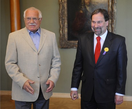 Odstupující Radek John a prezident Václav Klaus, který si ho pozval na Hrad