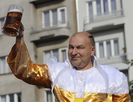 Lou Fanánek Hagen odstartoval 26. koncertní sezonu pevleen do kostýmu piva 