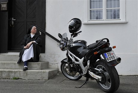 Spanilá jízda motorká zaala v Jablonném v Podjetdí