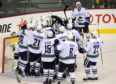 Hokejisté Vancouveru slaví postup do semifinále play off NHL